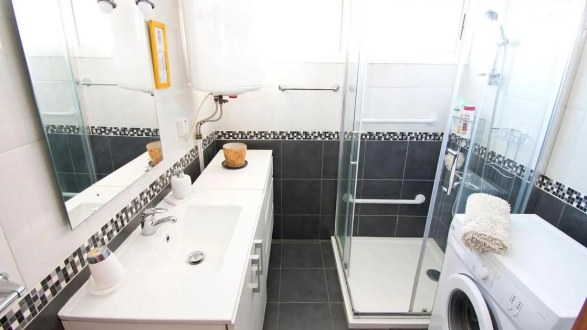 Attractive Apartment In Excellent Location Benalmadena Spain